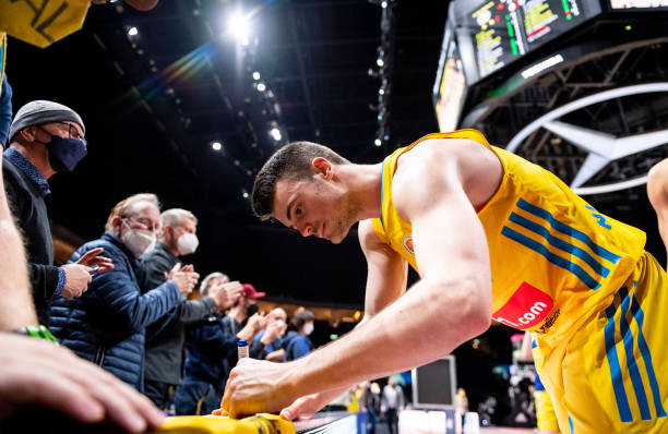 法比奥晒照：仔细看我受伤的右膝，你就知道我们队付出了一切