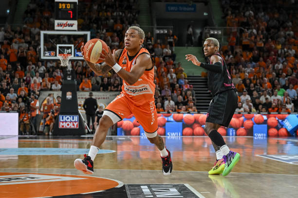 【球星】恩比德vs尼克斯集锦 全场26+10+5全面表现助费城拿下比赛