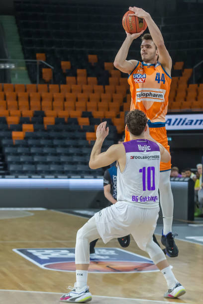 掘金主帅：威少上赛季为我们做了很多贡献，他理应留在NBA（掘金主教练力挺威少：上赛季贡献颇多，理应继续留在NBA）