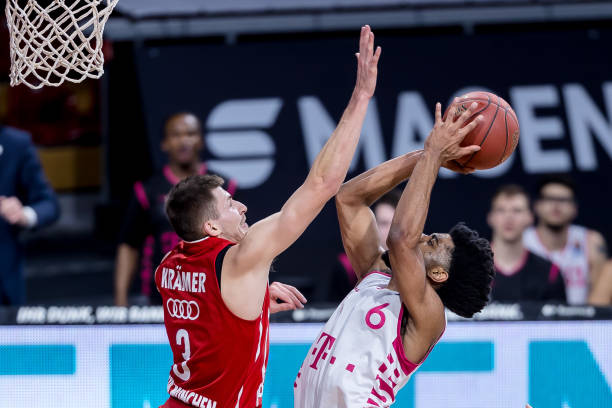 均有重要球员缺席！湖人战爵士：新增文森特和马尔卡宁缺阵（湖人对阵爵士，两队主力皆缺，文森特与马尔卡宁新增缺阵）