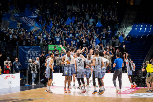 2024年全球运动员收入榜｜ 前100名无1女性运动员 C罗11.6亿成吸金王