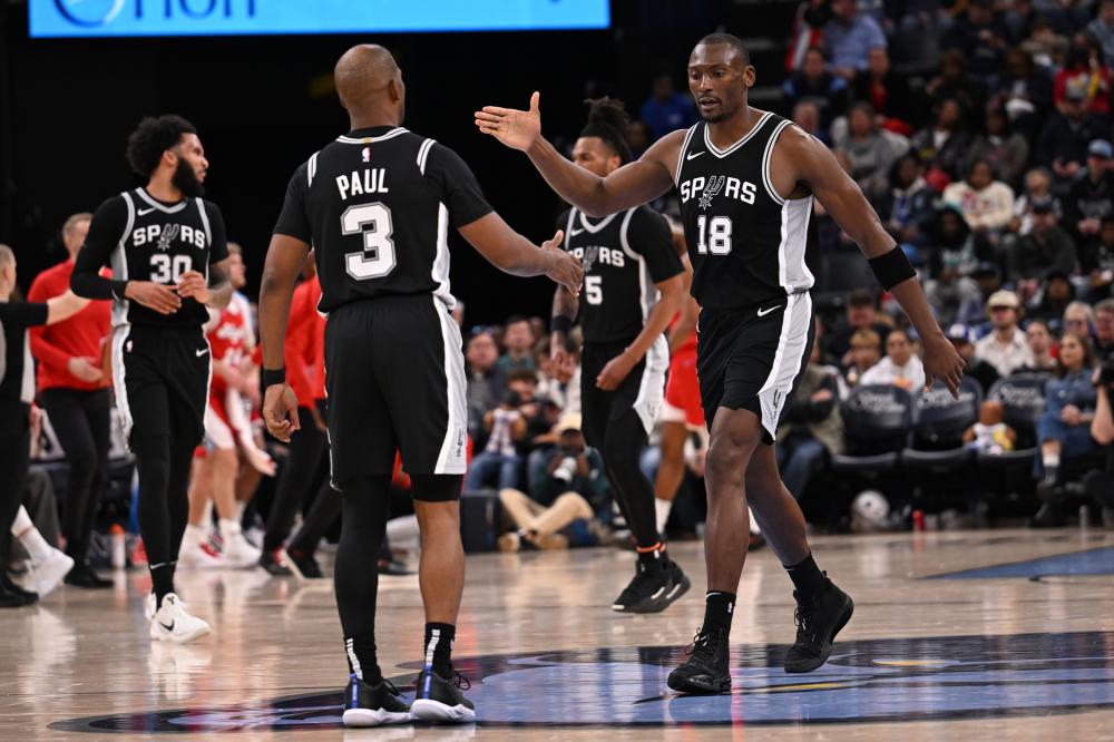 罗马诺：曼联已与内维斯的经纪人交谈，但还没有和新月正式谈判（罗马诺：曼联已与内维斯经纪人接触，但尚未就转会与利雅得新月展开正式谈判）